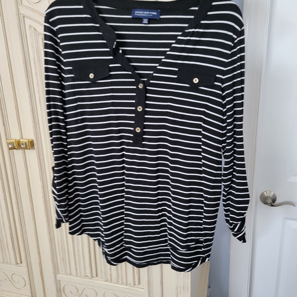 Jones New York Black and White Striped Long Sleeve Henley Top
